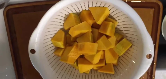 Add pumpkin and other vegetables to the wok.