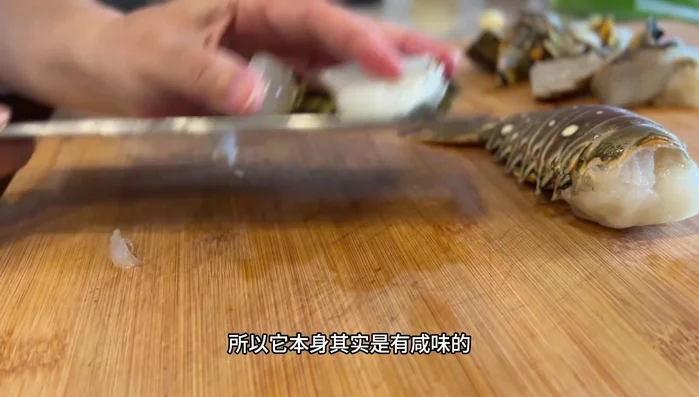Coat the lobster halves thoroughly with cornstarch. Let sit for a couple of minutes to absorb excess liquid.