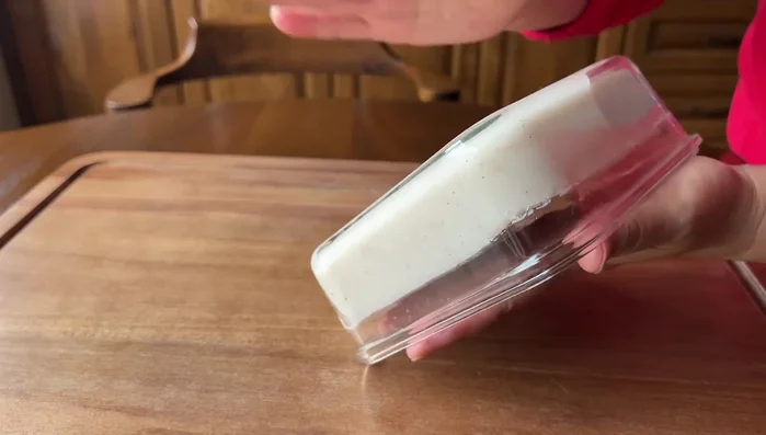 Once cooled, unmold the cake and cut it into triangles.