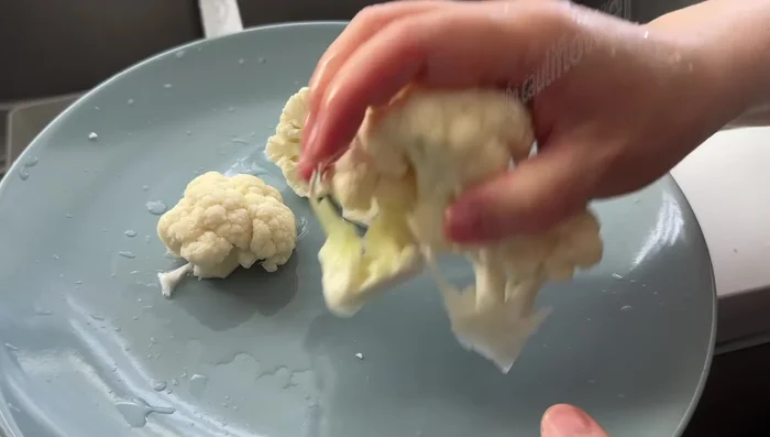 Cut cauliflower into small florets, rinse well, and microwave on high for 3 minutes to remove excess moisture. Then cut into small pieces.