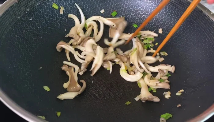 Bring chicken stock and water to a boil.