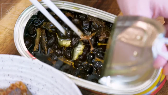 Open can of fried dace, remove fish, reserving oil and fermented black beans. Remove fish bones (optional).