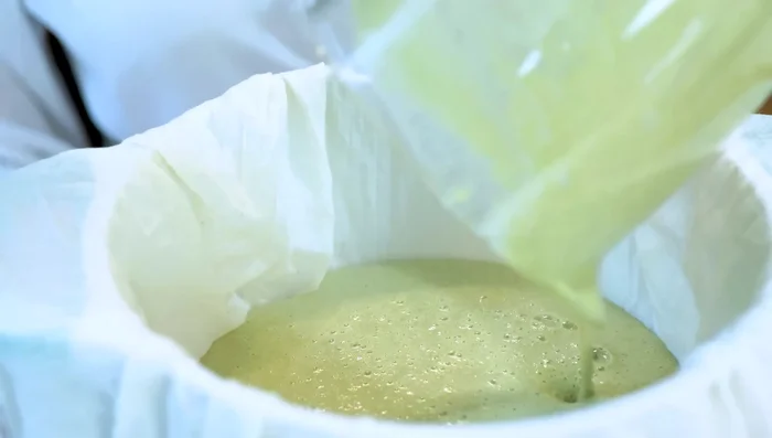 Line a large bowl with cheesecloth and pour the mung bean puree into it. Squeeze out the liquid, collecting it in a separate bowl. Repeat this process 4-5 times, using about 1 liter of water each time, until the water runs clear.