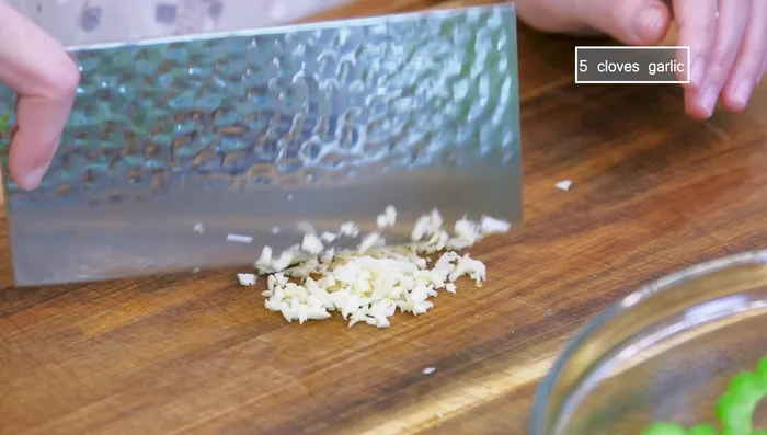 Mince garlic, beat eggs in a bowl.