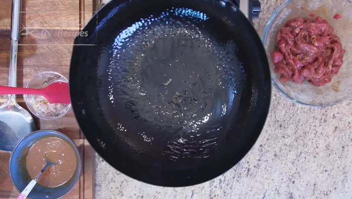 Stir-fry beef: Heat wok until smoking hot, add oil. Add beef and stir-fry for 30-40 seconds until charred. Set aside.