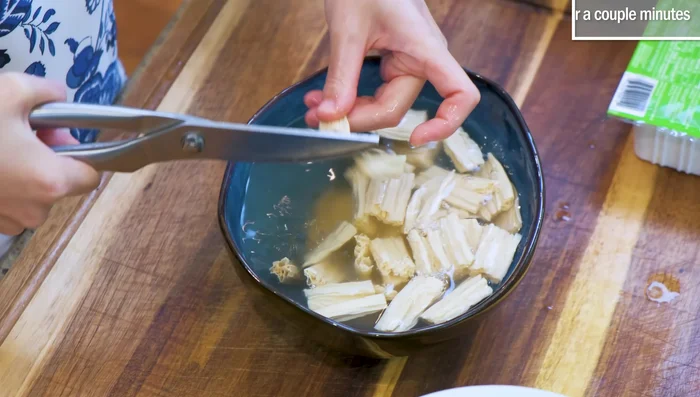 Blanch tofu and tofu skin; drain and refrigerate tofu.