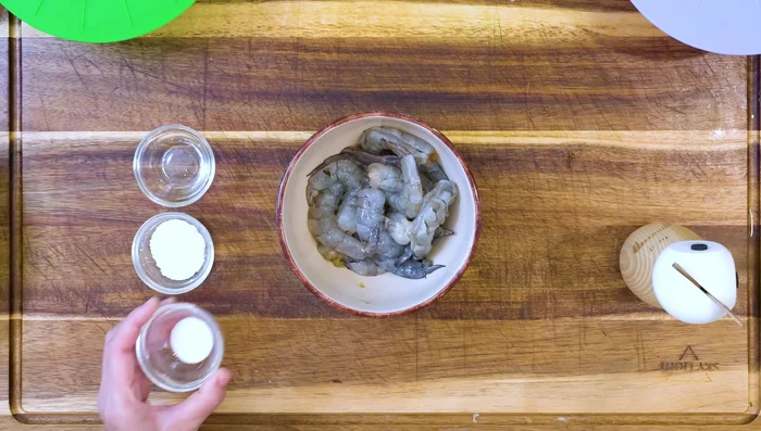Marinate shrimp (salt, cornstarch, Chinese cooking wine, black pepper). Refrigerate.