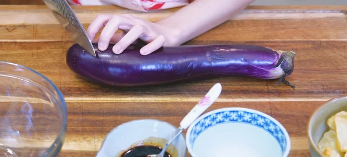 Cut eggplant into chunks (slightly larger than potatoes), spray with water, and coat with 3 tbsp cornstarch.