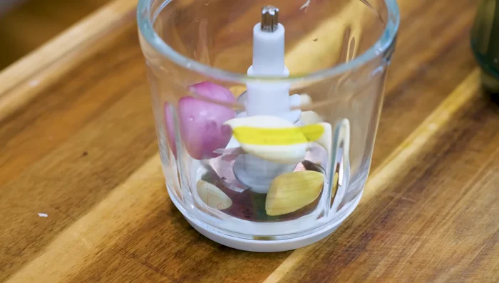 Blend shallot, garlic, and ginger.