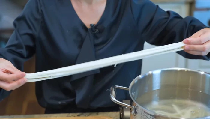 Bring a pot of water to a boil. Add noodles, stretching slightly, and simmer for 6-8 minutes over medium-low heat.