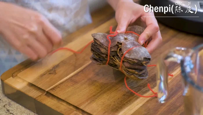 Add optional Chen pi (or fresh orange peel without the white pith).