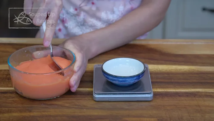 Divide the chilled custard filling into 16 pieces (18 grams each). Roll each into a ball.