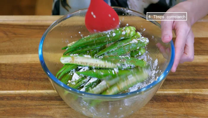 Sprinkle cornstarch in batches, tossing thoroughly until all cornstarch is well mixed.