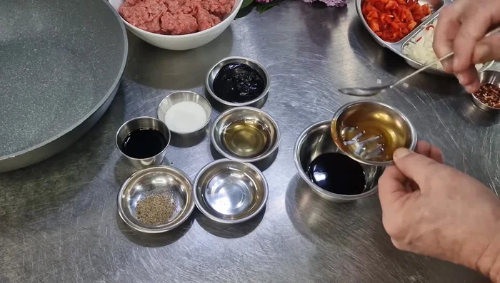 Make the sauce: Combine oyster sauce, hoisin sauce, soy sauce, sesame oil, mirin (or rice wine), sugar, and black pepper in a bowl. Stir until the sugar dissolves.
