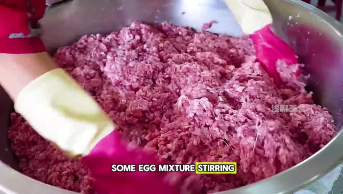 Knead the meat filling: Thoroughly knead the ground meat by hand. Add the egg mixture and continue kneading until fully absorbed. Then add your signature sauce, kneading until everything is well combined and the texture is even.