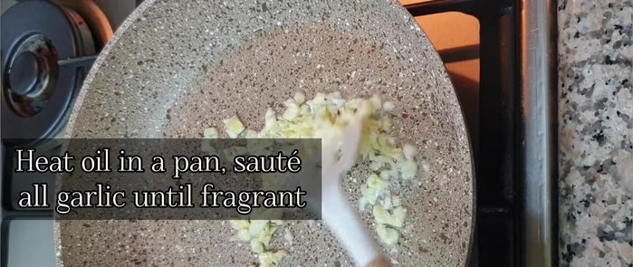 Heat oil in a pan and sauté half of the minced garlic until fragrant. Set aside.