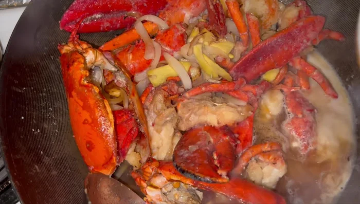 Thicken sauce with a cornstarch slurry. (1050.96)