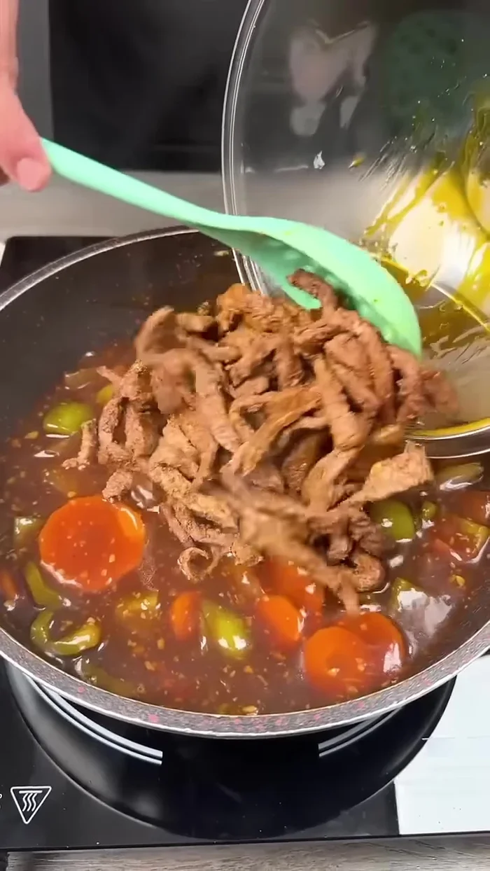 Add the cooked meat and other ingredients to the pot with the pasta. Mix well.