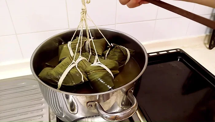 Remove the dumplings and let them cool for 12 hours before serving.