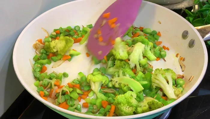 Sauté all vegetables over medium flame for 1-2 minutes.