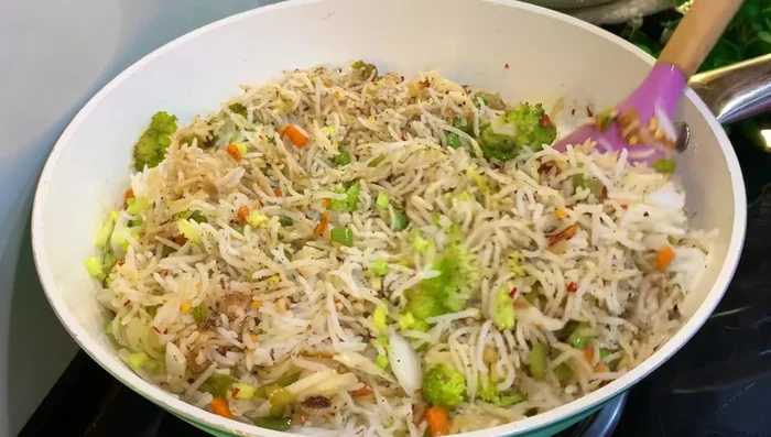 Mix everything well and cook on medium flame for 1-2 minutes.