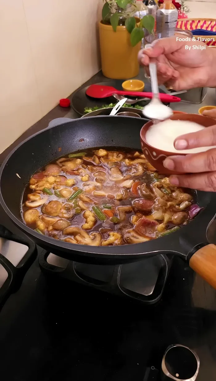 Slowly add cornflour slurry, keep mixing until the gravy thickens.