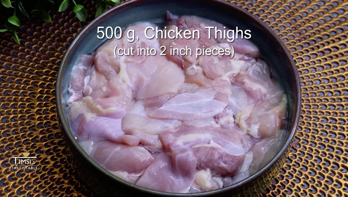 Marinate chicken: In a bowl, combine chicken with hoisin sauce, oyster sauce, soy sauce, cooking wine. Mix well and let it rest for 30 minutes.