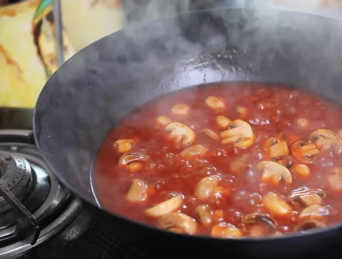 Combine the cooked rice and mushroom gravy.