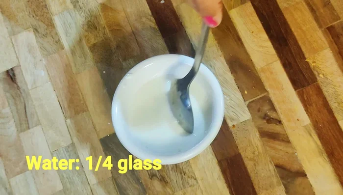 Prepare a slurry by mixing 1 tablespoon of corn starch with 1/4 glass of water.