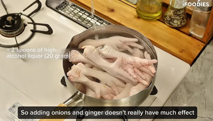 Blanch chicken feet in cold water (optional: add onions, ginger, and white wine).