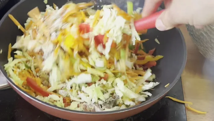 Add the shredded beef, beef stock, white vinegar, soy sauce, and chili sauce. Cook on high flame.