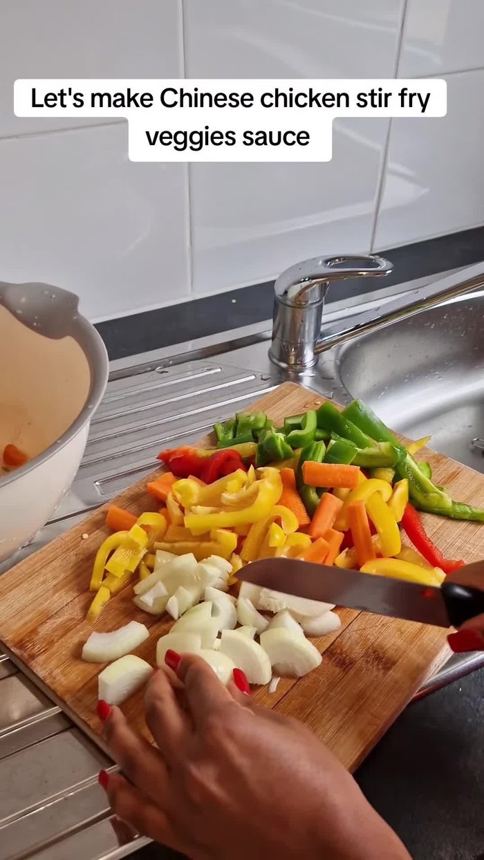 Cut the chicken breast into preferred sizes.