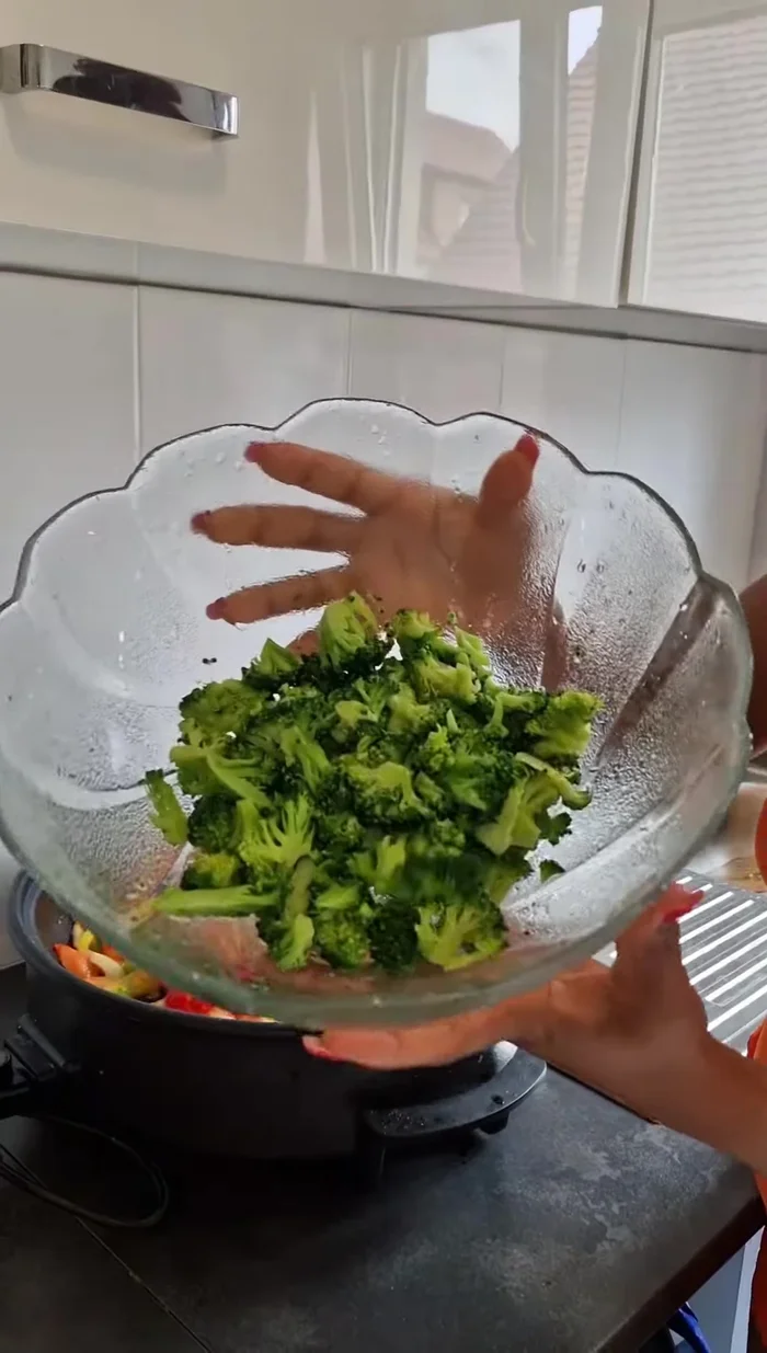 Cook the vegetables for a few minutes, mixing occasionally.