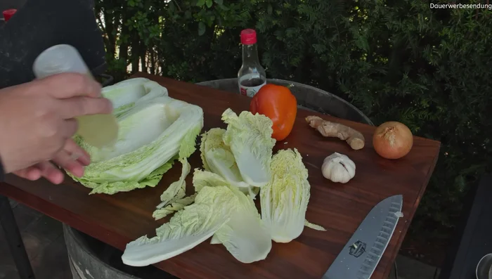 Lightly oil the cabbage leaves and set aside.