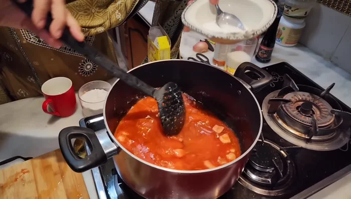 Add the fried chicken, fried onions and capsicums to the sauce. Simmer for 10-15 seconds.