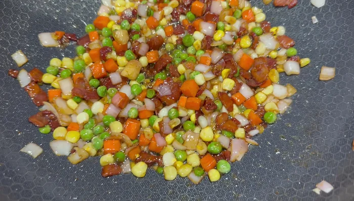 Transfer bacon and veggie mixture to a plate.
