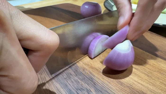 Chop green onions. Separate shallot pieces gently with your hands.