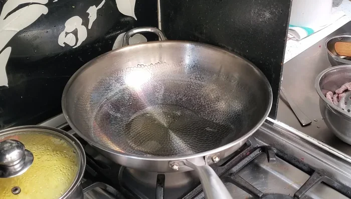 Heat the pan over medium-high heat, add oil, onions, and stir-fry for about a minute. Add ginger and stir-fry for another minute.