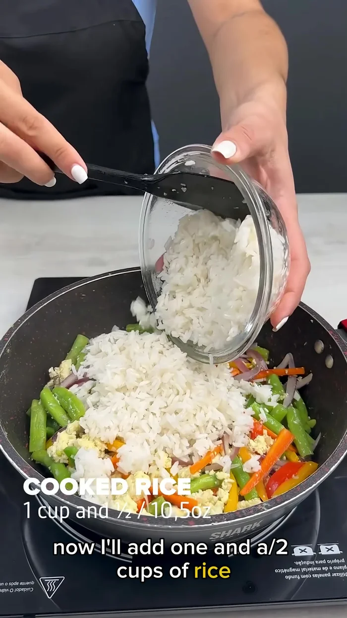 Add 1 1/2 cups rice, salt to taste, a pinch of sugar, and 8 tablespoons soy sauce. Mix everything well.