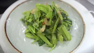 Chef Po's Water Spinach Stir-fry: A Home-Style Guide