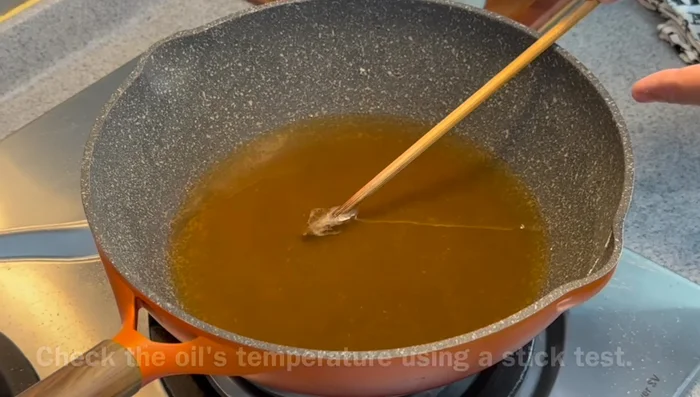 Deep fry prawns (second fry): Heat oil again until very hot. Fry prawns for 10 seconds until slightly golden brown and crispier.