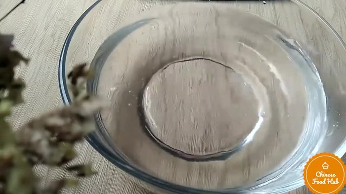 Prepare the clams by cleaning thoroughly. (Ensure they are fully cleaned)
