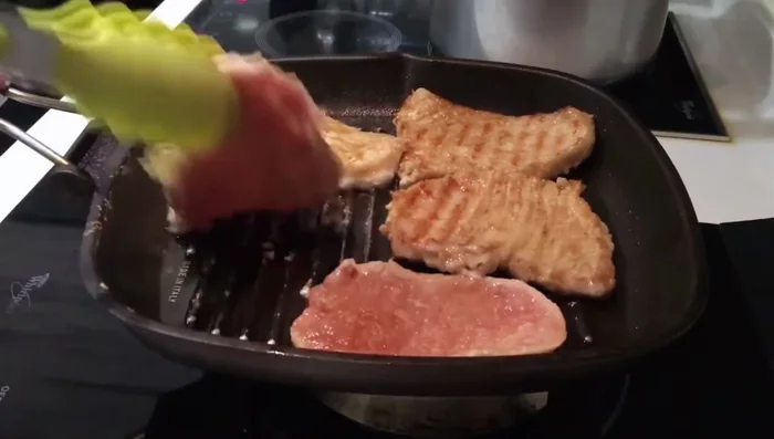 Add mushrooms and other vegetables (if using) to the pan.