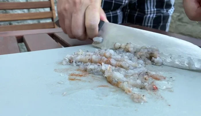 Heat oil in a frying pan.