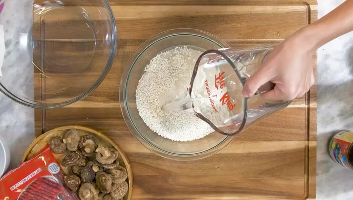 Rinse and rub glutenous rice to remove excess starch. Soak for at least 3 hours.