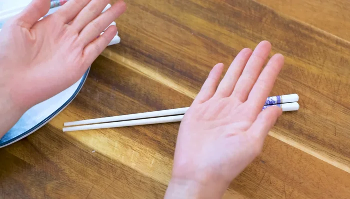 Serve hot. Garnish with sesame seeds, if desired. Use your chopsticks to enjoy!