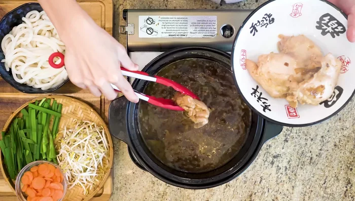 Remove chicken thighs, shred the meat into bite-sized pieces.