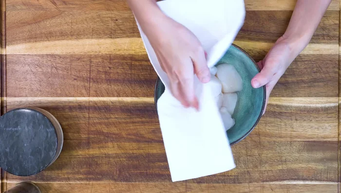 Make seared scallops with rice noodles and garlic sauce: Sear scallops, sauté garlic, toss with noodles and sauce.