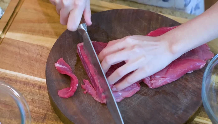 Cut beef and pork: Freeze meat slightly, then slice thinly. Marinate beef and pork separately, refrigerate.
