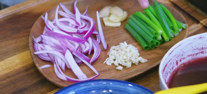 Sauté aromatics: Heat oil in a saucepan, add scallions, garlic, ginger, and onion. Stir until fragrant.